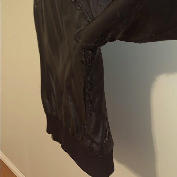 💞3for$40💞GUESS distressed Leather bomber jacket - Picture 7 of 9
